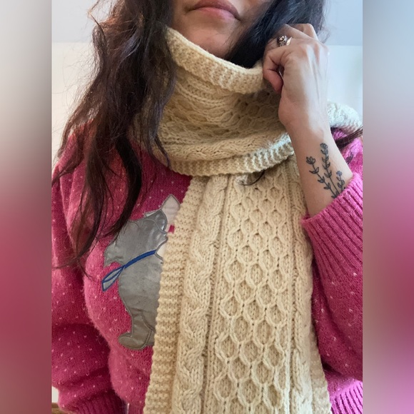 Beautiful hand knit 100% wool scarf - Picture 2 of 5